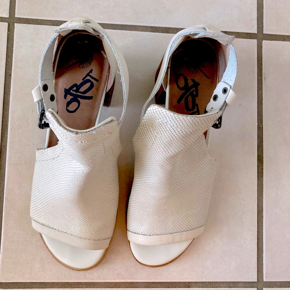 OTBT Metaphor Shootie. Mint condition. Worn once. Retails for $90.